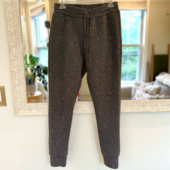 Fabletics Textured Design Gray Drawstring Joggers S - Picture 9 of 11